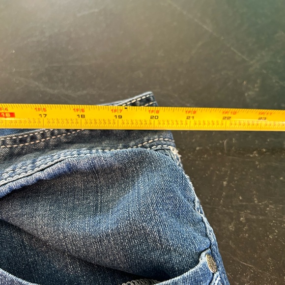 Ariya denim jean Bermuda shorts in size 20, great stitching details - Picture 6 of 8